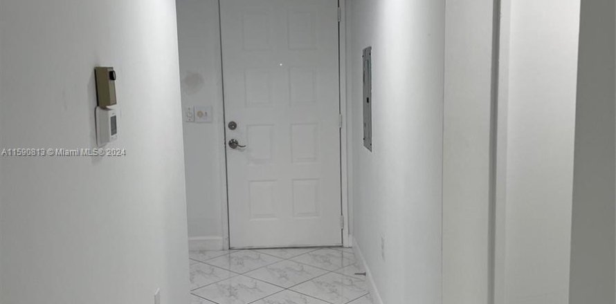 Condominio en Pembroke Pines, Florida, 2 dormitorios  № 1180766