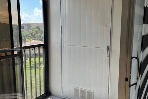 Copropriété à vendre à Pembroke Pines, Floride: 2 chambres, 92.9 m2 № 1180766 - photo 30