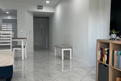 Copropriété à vendre à Pembroke Pines, Floride: 2 chambres, 92.9 m2 № 1180766 - photo 17