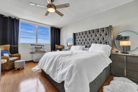 Copropriété à vendre à Hallandale Beach, Floride: 2 chambres, 126.35 m2 № 1180765 - photo 30