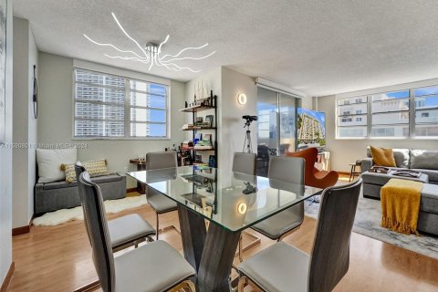 Copropriété à vendre à Hallandale Beach, Floride: 2 chambres, 126.35 m2 № 1180765 - photo 4