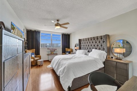 Copropriété à vendre à Hallandale Beach, Floride: 2 chambres, 126.35 m2 № 1180765 - photo 29