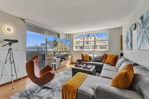 Copropriété à vendre à Hallandale Beach, Floride: 2 chambres, 126.35 m2 № 1180765 - photo 12