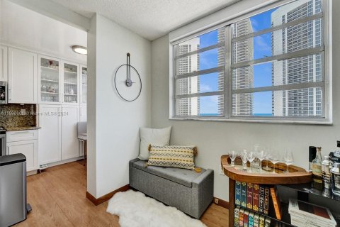 Copropriété à vendre à Hallandale Beach, Floride: 2 chambres, 126.35 m2 № 1180765 - photo 17