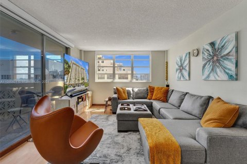 Copropriété à vendre à Hallandale Beach, Floride: 2 chambres, 126.35 m2 № 1180765 - photo 11