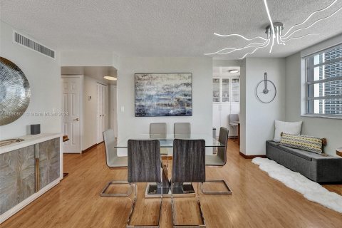 Copropriété à vendre à Hallandale Beach, Floride: 2 chambres, 126.35 m2 № 1180765 - photo 5