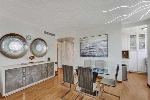 Copropriété à vendre à Hallandale Beach, Floride: 2 chambres, 126.35 m2 № 1180765 - photo 6