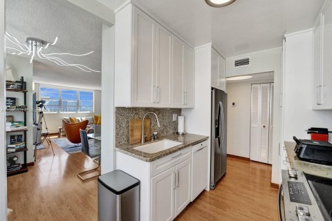 Copropriété à vendre à Hallandale Beach, Floride: 2 chambres, 126.35 m2 № 1180765 - photo 23