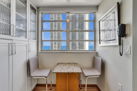 Copropriété à vendre à Hallandale Beach, Floride: 2 chambres, 126.35 m2 № 1180765 - photo 19