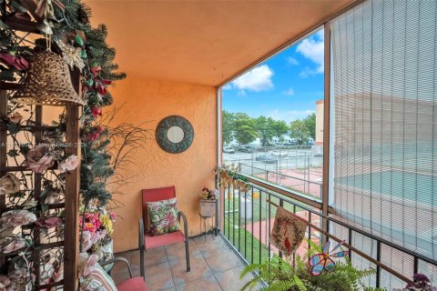 Condominio en venta en Hialeah, Florida, 2 dormitorios, 92.72 m2 № 1180802 - foto 17