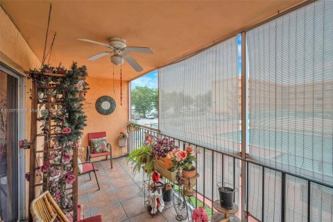 Condominio en venta en Hialeah, Florida, 2 dormitorios, 92.72 m2 № 1180802 - foto 16