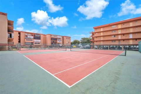 Condominio en venta en Hialeah, Florida, 2 dormitorios, 92.72 m2 № 1180802 - foto 26