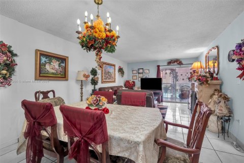 Condominio en venta en Hialeah, Florida, 2 dormitorios, 92.72 m2 № 1180802 - foto 9