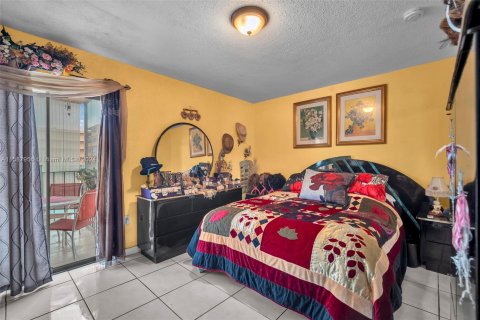 Condominio en venta en Hialeah, Florida, 2 dormitorios, 92.72 m2 № 1180802 - foto 20