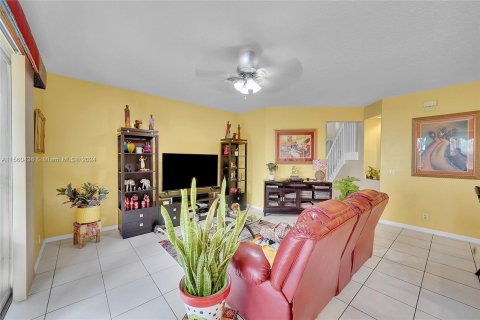 House in Sunrise, Florida 3 bedrooms, 228.17 sq.m. № 1092519 - photo 13