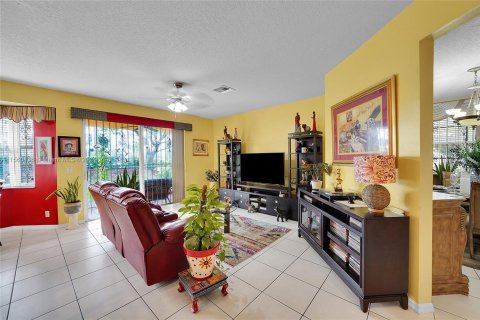 House in Sunrise, Florida 3 bedrooms, 228.17 sq.m. № 1092519 - photo 12