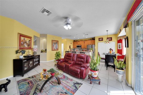 House in Sunrise, Florida 3 bedrooms, 228.17 sq.m. № 1092519 - photo 14