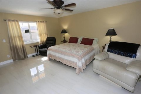 House in Lauderhill, Florida 4 bedrooms, 218.69 sq.m. № 963978 - photo 21