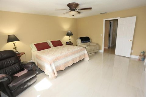 House in Lauderhill, Florida 4 bedrooms, 218.69 sq.m. № 963978 - photo 20