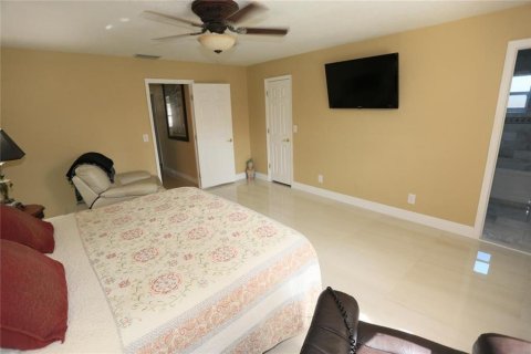 House in Lauderhill, Florida 4 bedrooms, 218.69 sq.m. № 963978 - photo 15