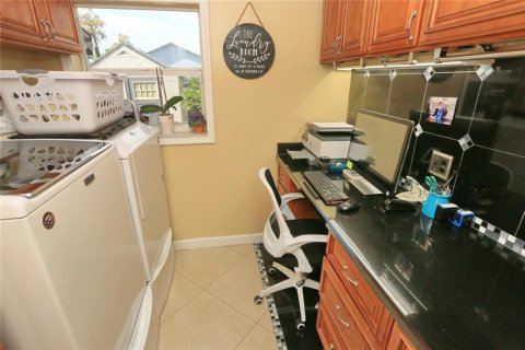 House in Lauderhill, Florida 4 bedrooms, 218.69 sq.m. № 963978 - photo 14