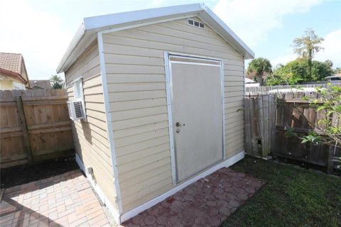 House in Lauderhill, Florida 4 bedrooms, 218.69 sq.m. № 963978 - photo 4