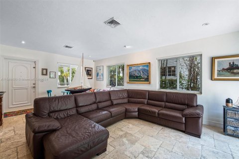 House in Coral Gables, Florida 3 bedrooms, 129.13 sq.m. № 1179923 - photo 8