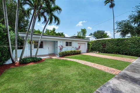 Villa ou maison à vendre à Coral Gables, Floride: 3 chambres, 129.13 m2 № 1179923 - photo 1