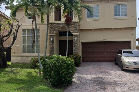 Casa en venta en Cutler Bay, Florida, 5 dormitorios, 266.54 m2 № 1179921 - foto 1