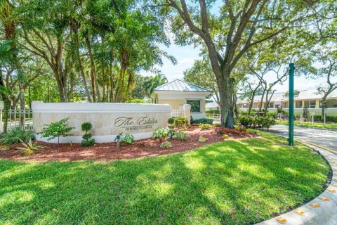 Villa ou maison à vendre à Royal Palm Beach, Floride: 3 chambres, 187.2 m2 № 914444 - photo 1