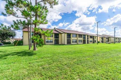 Condo in Lake Worth, Florida, 2 bedrooms  № 1255015 - photo 23