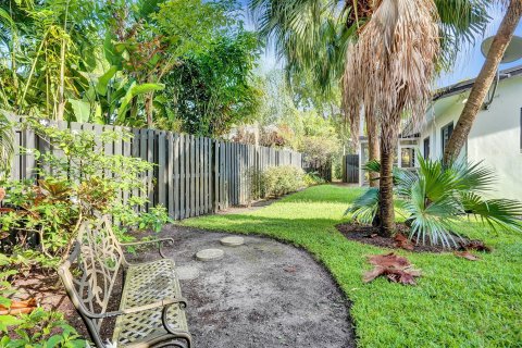 House in Wilton Manors, Florida 3 bedrooms, 121.24 sq.m. № 1104729 - photo 4