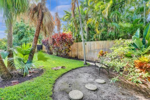 House in Wilton Manors, Florida 3 bedrooms, 121.24 sq.m. № 1104729 - photo 5