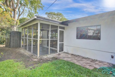 House in Wilton Manors, Florida 3 bedrooms, 121.24 sq.m. № 1104729 - photo 7