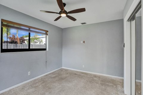 House in Wilton Manors, Florida 3 bedrooms, 121.24 sq.m. № 1104729 - photo 27