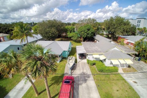 Immobilier commercial à vendre à Stuart, Floride: 238.76 m2 № 1103173 - photo 1