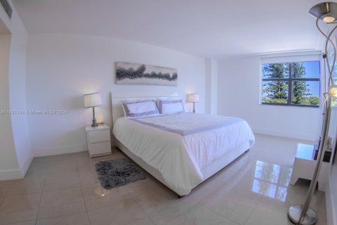 Condo in Aventura, Florida, 2 bedrooms  № 1292422 - photo 17