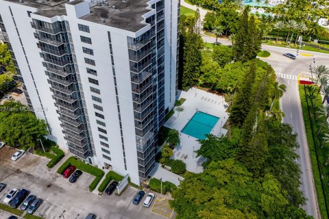 Condo in Aventura, Florida, 2 bedrooms  № 1292422 - photo 2