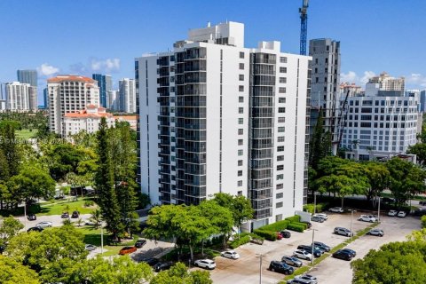 Condo in Aventura, Florida, 2 bedrooms  № 1292422 - photo 1