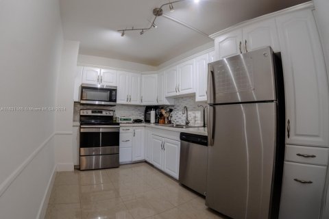 Condo in Aventura, Florida, 2 bedrooms  № 1292422 - photo 8