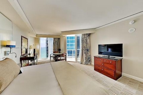 Condo in Sunny Isles Beach, Florida, 1 bedroom  № 1412349 - photo 12