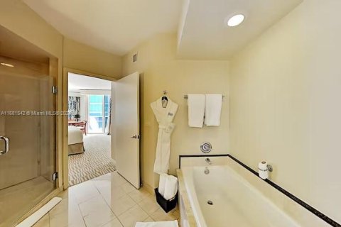 Condo in Sunny Isles Beach, Florida, 1 bedroom  № 1412349 - photo 17