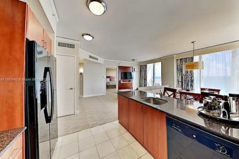 Condo in Sunny Isles Beach, Florida, 1 bedroom  № 1412349 - photo 9