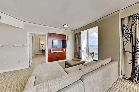 Condo in Sunny Isles Beach, Florida, 1 bedroom  № 1412349 - photo 3