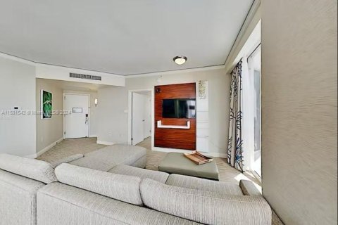 Condo in Sunny Isles Beach, Florida, 1 bedroom  № 1412349 - photo 2