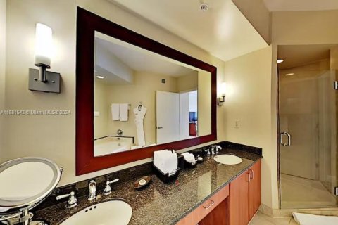 Condo in Sunny Isles Beach, Florida, 1 bedroom  № 1412349 - photo 16