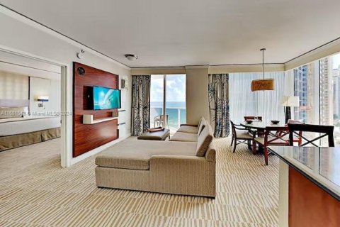 Condo in Sunny Isles Beach, Florida, 1 bedroom  № 1412349 - photo 1