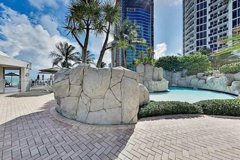 Condo in Sunny Isles Beach, Florida, 1 bedroom  № 1412349 - photo 19