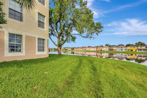 Condo in West Palm Beach, Florida, 3 bedrooms  № 1410800 - photo 23