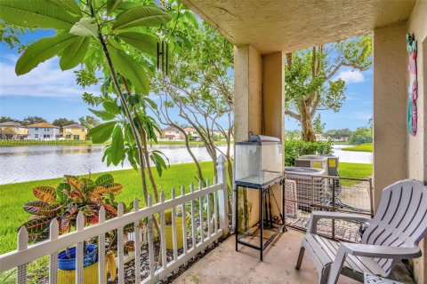 Condo in West Palm Beach, Florida, 3 bedrooms  № 1410800 - photo 1